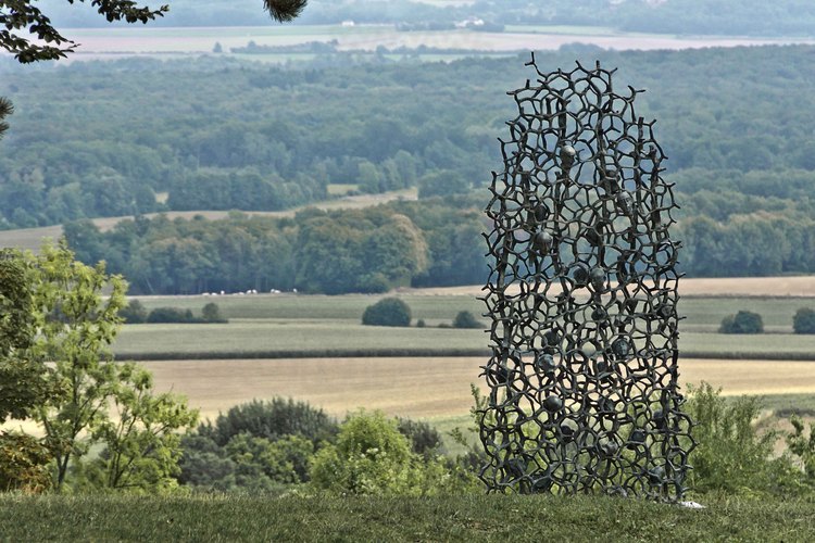 The Chemin des Dames: The plateau of California, which was a major goal of the Nivelle offensive. In the foreground, the work of artist Haim Kern, opened in November 1998 by Lionel Jospin (then french Prime Minister). At the foot of the sculpture, the words 