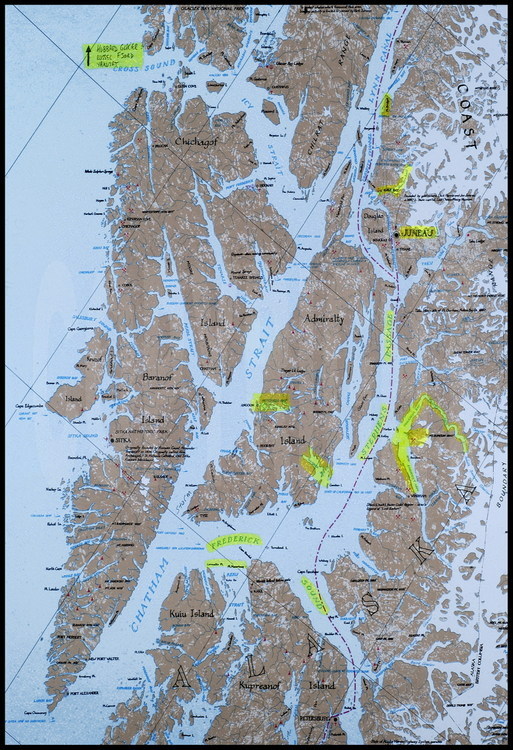 Agrandissement de la précédente : carte de la région de Juneau avec, en jaune, les zones explorée par Lynn Schooler avec le photographe animalier Michio Hoshino.