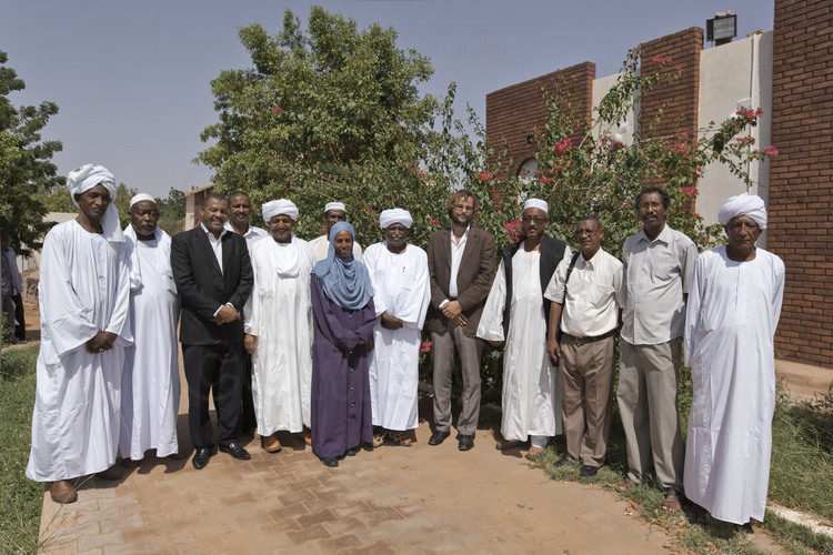 Menno Welling (green jacket), from ICOMOS, is surrounded by the team of Mohamed El-Medani Sheick (left from Welling), President of the Province of Shendi, where are located sites of Meroe, Mussawarat and Naga.