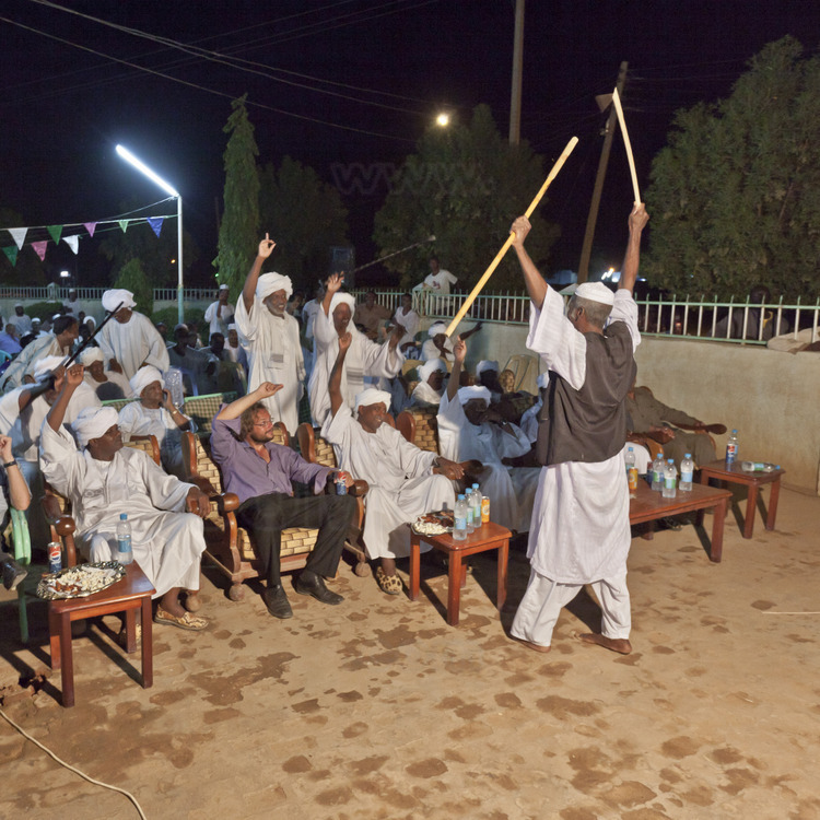 Dr. Salah El Din Mohammed Ahmed (left), a famous archaeologist and director of excavations at the NCAM (National Corporation for Antiquities and Museums) and Mohamed El-Medani Sheick (right), President of Shendi Province, around Menno Welling, from ICOMOS, at a folk evening in his honor.
