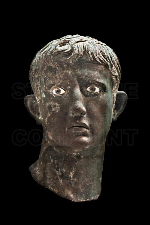 Found in 1910 during an archaeological excavation at the foot of the temple of Kushit Victory, in the royal city of Meroe (photos 38 and 39), the famous bronze head of Augustus (27 BC - 14 AD) comes from a statue of the Roman Emperor in uniform, taken by the Kushite army in an attack on the Roman lower Nubia (Aswan region and the first cataract). The eyes are made of glass and stone. Like coins, statues were essential to imperial propaganda and to remind all the power of Rome. The head was buried under the steps of the temple and was probably placed there to be continually trodden by his captors.
