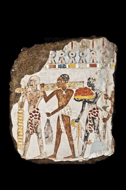 Ce fragment de mur peint provient de la tombe de Sebekhoptep, à Thebes (18ème dynastie, env. 1400 avant JC). On y voit des nubiens présentant produits et animaux provenant d'Afrique, lesquels sont offerts au pharaon.