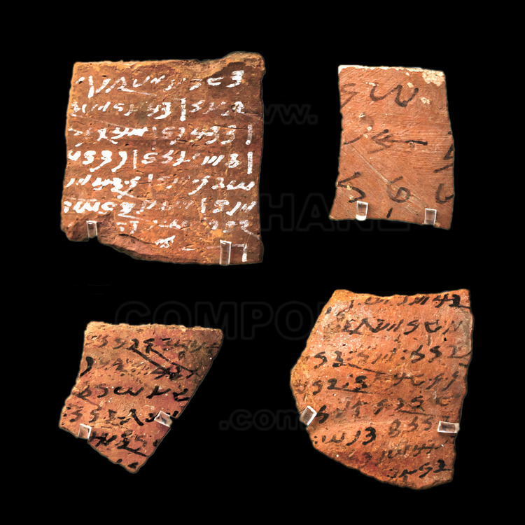 La langue méroïtique, « l'étrusque de l'Afrique », reste à élucider et demeure l'un des grands défis du déchiffrement des civilisations disparues. C'est à partir du IIe siècle av. J.-C. qu'apparaît à Méroé une écriture spécifique, qui se traduit par l'abandon des hiéroglyphes égyptiens au profit notamment de 23 signes alphabétiques nouveaux, proches de l'écriture égyptienne cursive (usage courant) et des hiéroglyphes égyptiens (usage royal et cultuel). On peut donc lire les textes, mais on ne les comprend toujours pas.
Ici, des fragment de poteries, lesquelles étaient utilisés pour faire des croquis et rédiger des notes informelles rédigées en écriture cursive.