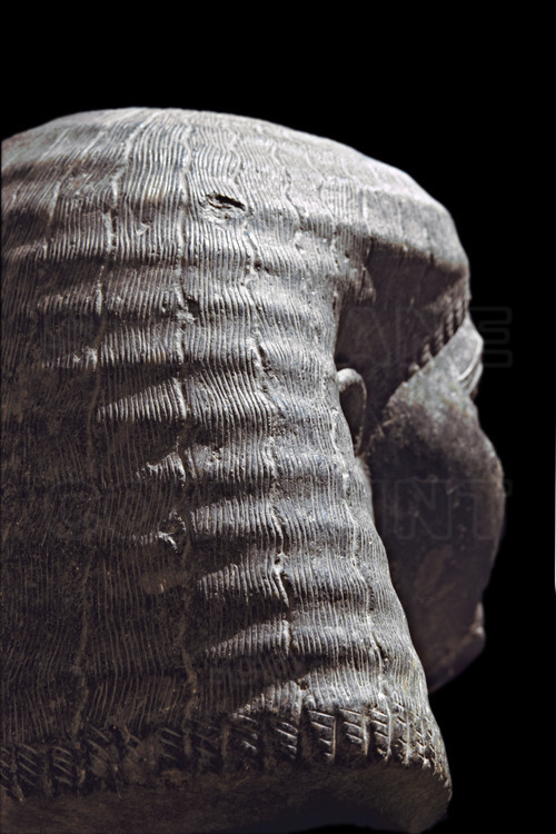 Détail de la statue en granite de Sarenpout II, aimé de Heqaib, gouverneur d’Éléphantine (Assouan). Règne de Sésostris II et III. Moyen Empire.