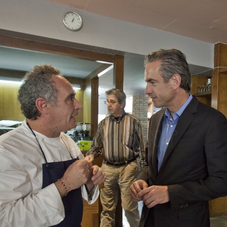  Ferran Adria - Daniel Lalonde. Kitchen of El Bulli.