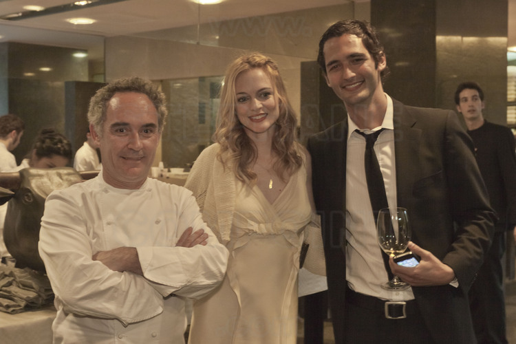 Ferran Adria - Heather Graham - Jason Silva. Restaurant El Bulli.