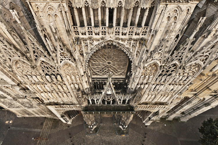 Rouen, façade et parvis de la cathédrale Notre Dame. Altitude 40 m.