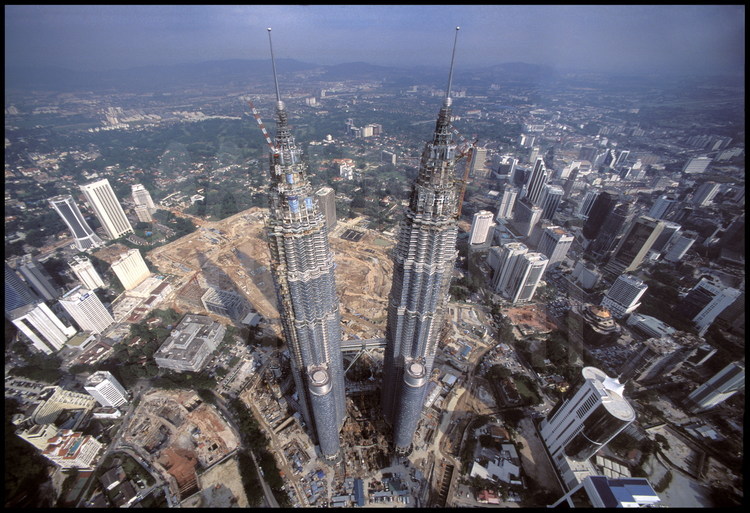 Les Petronas Towers vues depuis l'Ouest.