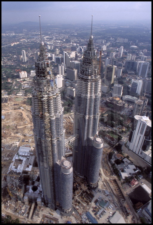 Les Petronas Towers vues depuis le Nord-Ouest.
