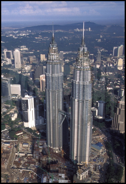 Les Petronas Towers vues depuis le Nord-Est.