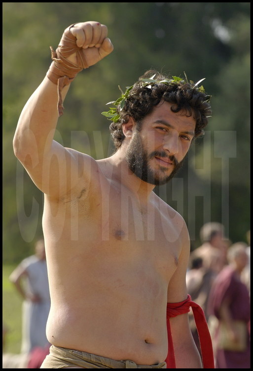 Pierre Dufour, athlete-researcher in experimental archaeology, wins the fighting competition.