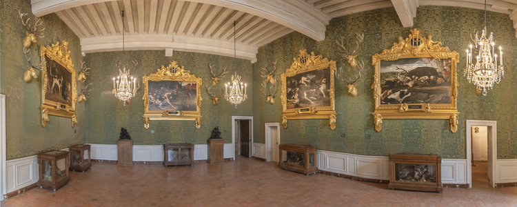 Val de Loire - Loir et Cher (41) - Château de Chambord : Salles des Chasses. Son décor rappelle la haute tradition cynégétique du domaine de Chambord, que François 1er avait érigé en 