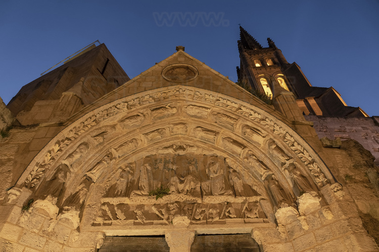 Gironde (33) - Saint Emilion : portail de l'église Monolithe.