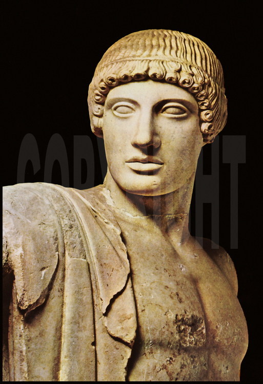 Statue du dieu Apollon. Musée archéologique d’Olympie.