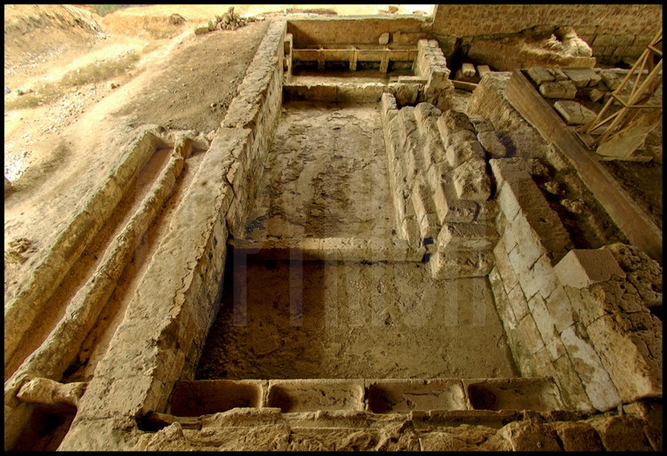 Les bains du site antique de Némée sont les seuls vestiges antiques retrouvés sur les lieux où avaient lieu les entraînements des athlètes.