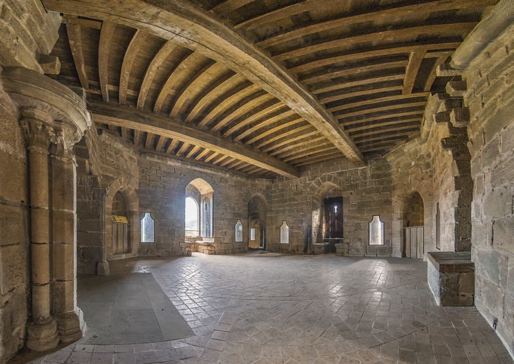 Aude (11) - Château d'Arques. Salle du 1er étage du donjon. // France - Aude (11) - Arques castle. Hall of the 1st floor of the dungeon.
