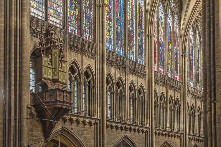 Moselle (57) - Metz - Cathédrale Saint Etienne : L'orgue en Nid d'Hirondelle, suspendu au montant sud de la Nef. // France - Moselle (57) - Metz - Cathedral Saint Etienne : The Swallow's Nest Organ, suspended from the south upright of the Nave.