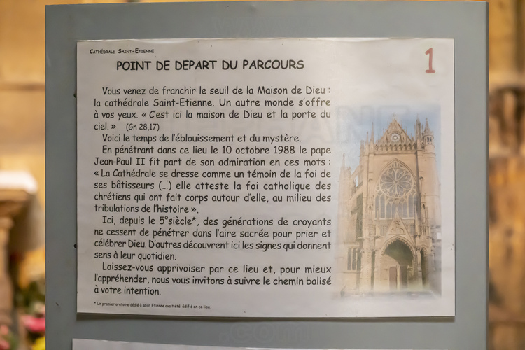 Moselle (57) - Metz - Cathédrale Saint Etienne : Parcours intérieur de visite, panneau 1. // France - Moselle (57) - Metz - Cathedral Saint Etienne : Interior visit route, sign 1.