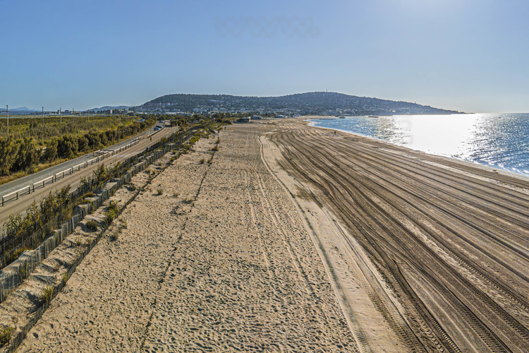 Occitanie - Hérault (34) - Sète : A l'ouest de Sète (vers Agde), plages évoquant sa fameuse chanson 