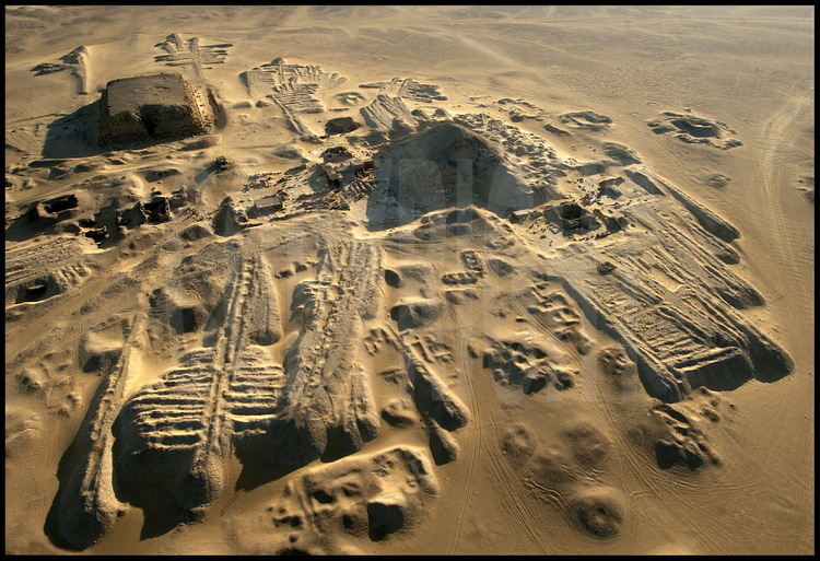 Complexe funéraire de Mérenrê (VIème dynastie) et sa pyramide vus depuis le Nord-Est.