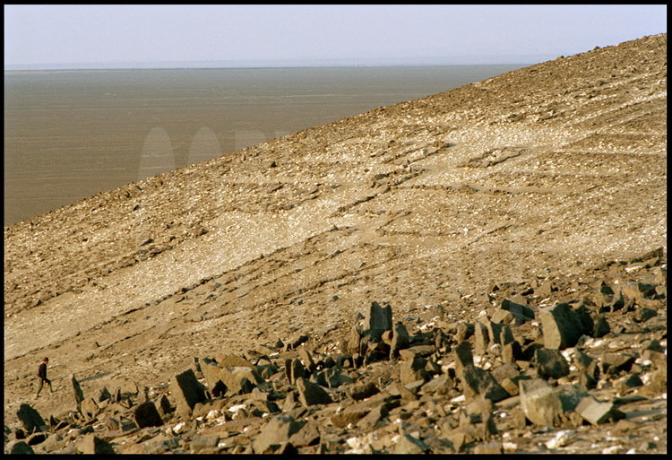 Cerro Unita, désert d’Atacama, Chili.
Ce géoglyphe, situé au sommet d’une montagne isolée au milieu du désert, est surnommé 
