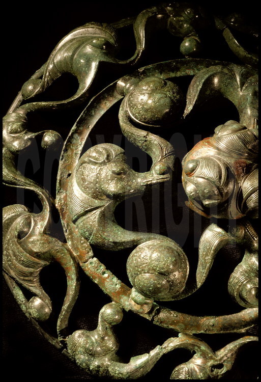 Aujourd’hui conservées au musée de Saint Germain en Laye, cet objet de décoration en fer remarquablement exécuté est typique  de la représentation ésotérique et fantastique de l’imagerie celte. Aujourd’hui encore, les scientifiques peinent à comprendre la fonction de cet objet mystérieux.