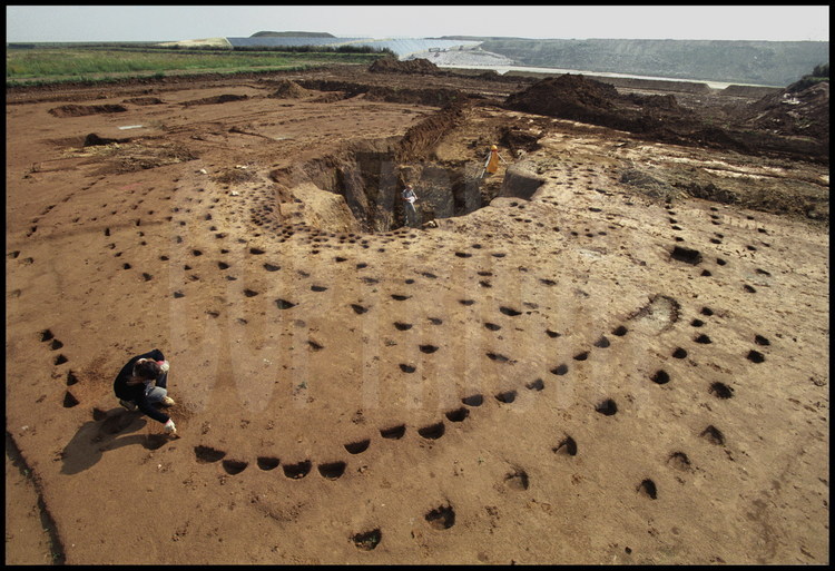30 km east of Paris, near the town of Charny, the IRRAP archeological team has unearthed a Celtic village on the TGV Est path. The main house was built on hundreds on wooden stilts. Such research and discoveries counter common misconceptions about the Celts, revealing them to be a society focused on agriculture and animal breeding.