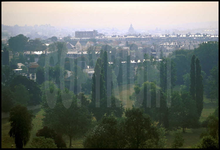 Le parc de Versailles, partie nord. En arrière plan, le centre ville historique.