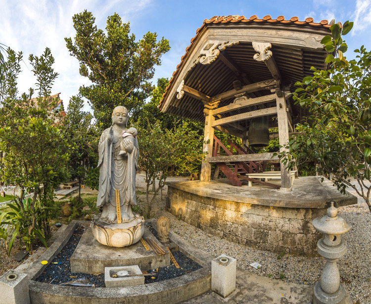 Japon - Yaeyama Islands - Okinawa - Ishigaki Island : Torinji, temple boudhiste d'Ishigaki.