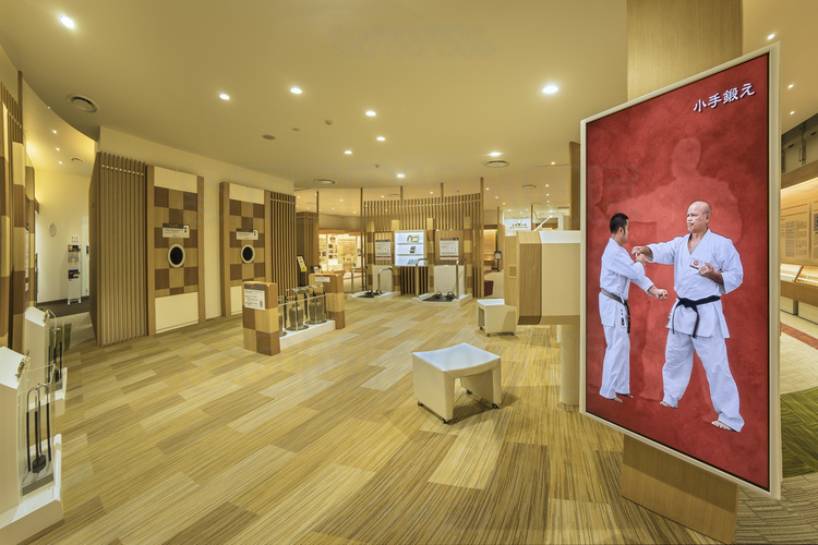 Japon - Okinawa Island - Naha : Le nouveau musée du karaté, ouvert en mars 2017.  Originaire d'Okinawa, le karaté s'est perfectionné dans le reste du Japon et à travers le monde. Aujourd'hui, on recense 100 millions d'amateurs de cet art martial populaire.
