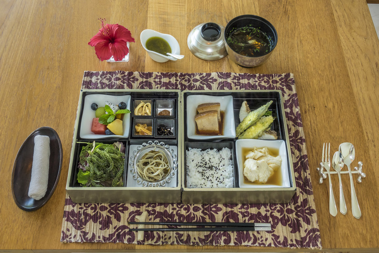 Japon - Yaeyama Islands - Okinawa - Ishigaki Island : petit déjeuner japonais à hôtel Jusandi.