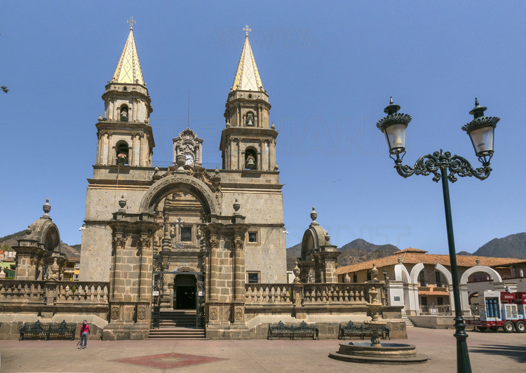Jour 8 - Vers les villages de la Sierra Madre : Talpa de Allende, église Nuestra Senora de Talpa, but final du pelerinage.