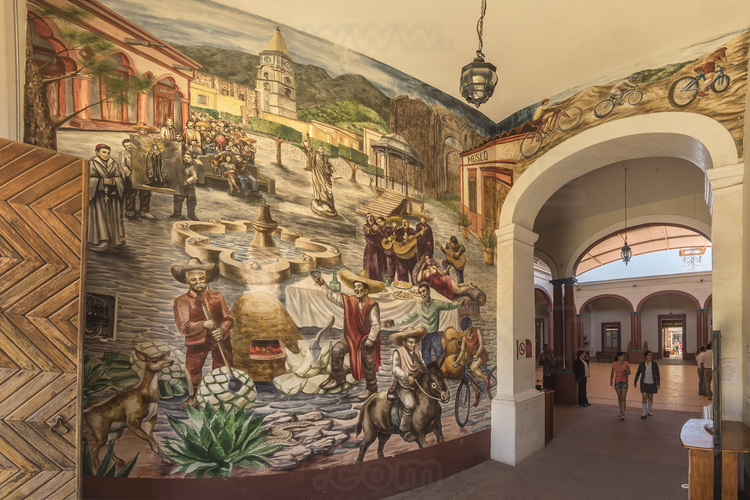 Jour 8 - Vers les villages de la Sierra Madre : Talpa de Allende,fresque historique à l'entre de la mairie du village