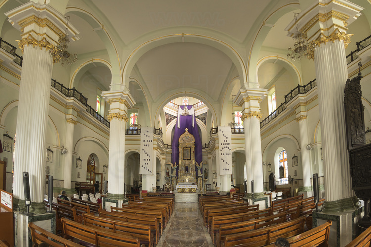 Jour 1 - Centre historique de Puerto Vallarta : intérieur de l'église Parroquia de Nuestra Senora de Guadalupe