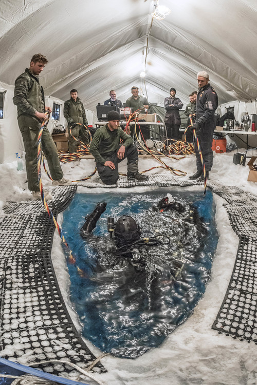 Canada - Etat du Nunavut - Opération Nunalivut 2018 - Environs de Cambridge Bay - Camp de plongée sous glace, situé en plein coeur du passage du Nord Ouest, à 40 km à vol d'oiseau de Cambridge Bay. La plupart de ces 