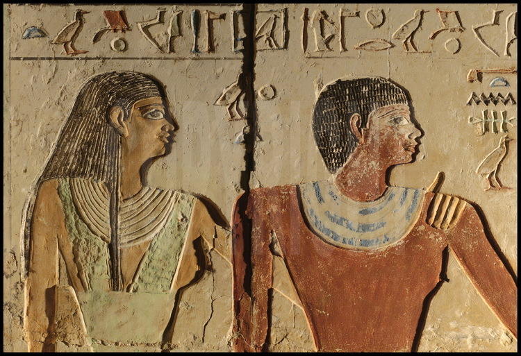 Close up on priest Hau-Nefer and his wife Khuti. The hieroglyphs to the right of the priest’s face spell the shortened version of this name, “Hau”, as well as his many titles. Hau-Nefer was not only a priest in the funerary temple of Pepi I, but was also a high-ranking noble and a high priest.