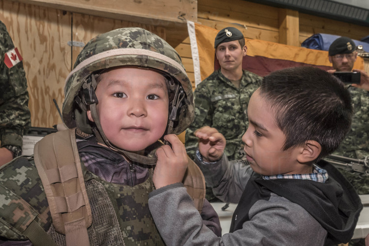 Canada - State of Nunavut - Operation Nunalivut 2018 - Village of Cambridge Bay (1700 inhabitants), the main community on the Northwest Passage. Here, 85% of the inhabitants are Inuit. Community Day allows the military to meet the villagers and explain the operation and their presence in the area. Inuit children try military demonstration equipment.