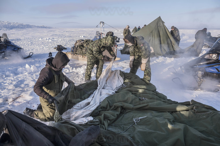 Canada - Etat du Nunavut - Opération Nunalivut 2018 - Environs de Cambridge Bay - Camp de survie n° 1 : démontage du camp. // Canada - State of Nunavut - Operation NUNALIVUT 2018 - Surroundings of Cambridge Bay - Survival Camp 1: Dismantling of the camp.