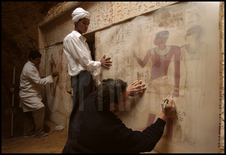 Abeid Mahmoud, from the IFAO restauration lab (far left) cleans and restores the figures of the painted façade. Made from natural pigments, the original colors were applied to a high-quality limestone of Toura, which explains their nearly pristine condition. To seal the colors, the restorer uses chemicals which protect the colors from the three ‘plagues’ of deterioration: light, humidity and oxygen. In the foreground, Khaled Zaza, IFAO’s illustrator, copies the drawings before him. At this level of detail, even photography cannot replace the precision of a trace. After they are verified by Vassil Dobrev, the drawings will be scanned and prepared for publishing.
