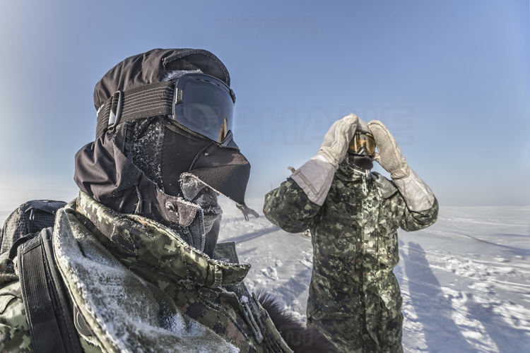 Canada - State of Nunavut - Operation NUNALIVUT 2018 - Surroundings of Cambridge Bay - On snowmobiles, equipment adapted to the extremities of the body (hands, feet, face) is essential, as the temperature (windchill) still falls due to the relative wind. Most Canadian servicemen use a 