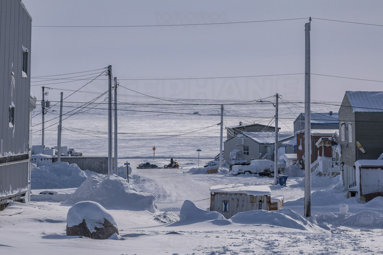 Canada - Etat du Nunavut - Opération Nunalivut 2018 - Le village de Cambridge Bay (1700 habitants), principale communauté sur le passage du Nord Ouest. // Canada - State of Nunavut - Operation Nunalivut 2018 - The village of Cambridge Bay (1700 inhabitants), the main community on the Northwest Passage.