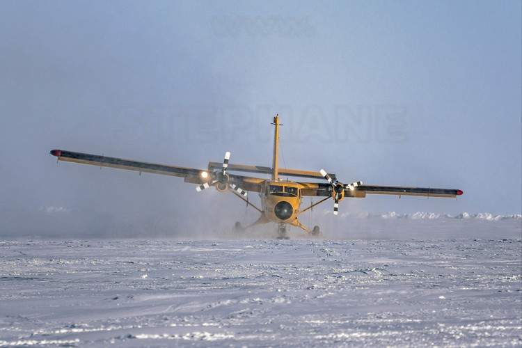 Canada - State of Nunavut - Operation NUNALIVUT 2018 - Surroundings of Cambridge Bay - No less than two twinotters were required to carry the 12 tonnes of equipment for the ice camp, located in the heart of the Northwest Passage. 40 km as the crow flies from Cambridge Bay.