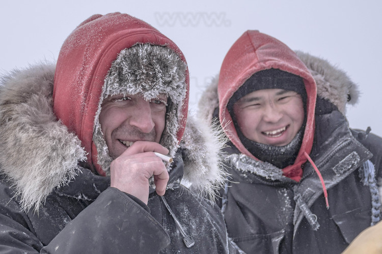Canada - Etat du Nunavut - Opération Nunalivut 2018 - Environs de Cambridge Bay - Les rangers (à gauche) et Ryan Anagohlok, qui accompagnent la mission Nunalivut pendant toute sa durée. // Canada - State of Nunavut - Operation NUNALIVUT 2018 - Surroundings of Cambridge Bay - Rangers (left) and Ryan Anagohlok, who accompany the NUNALIVUT mission for its duration.