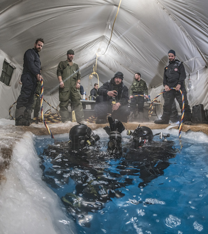 Canada - State of Nunavut - Operation NUNALIVUT 2018 - Surroundings of Cambridge Bay - Ice diving camp, located in the heart of the Northwest Passage, 40 km as the crow flies from Cambridge Bay. Most of these 