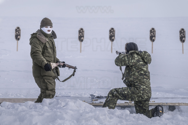 Canada - State of Nunavut - Operation NUNALIVUT 2018 - Surroundings of Cambridge Bay - Shooting Training Camp. The military trains with unsophisticated weapons, whose main quality is reliability at very low temperatures. These rifles are also intended to protect themselves from predatory animals (polar bears).