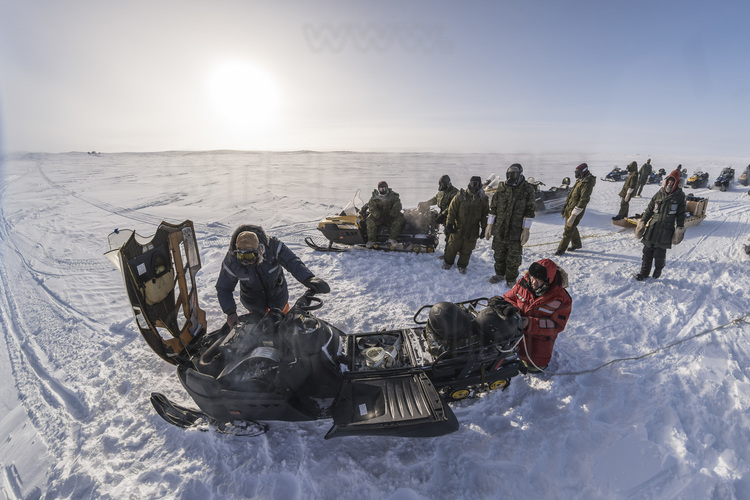 Canada - State of Nunavut - Operation NUNALIVUT 2018 - Surroundings of Cambridge Bay - Despite the care taken on the machines, the cold puts snowmobile mechanics under severe strain.