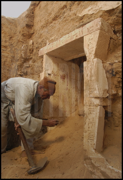 To the left and right of the entrance of Hau-Nefer’s tomb, the limestone blocks making up the entrance have been defaced. It would appear that parts of the biographic text depicting the priest’s life have been intentionally erased.  The beginning of the text is still visible, and reads “Loved by Anubis, loved by Osiris, loved  by the King and their Gods…I was a…”. Then the text is gone.  Did the missing text reveal details about a contested rise to the throne by Userkare, Pepi I’s predecessor?