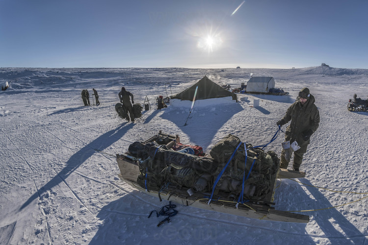 Canada - State of Nunavut - Operation NUNALIVUT 2018 - Surroundings of Cambridge Bay - Survival Camp No. 2, located on a bay in the Northwest Passage: the material was taken out of the sled to be transported to the tents.