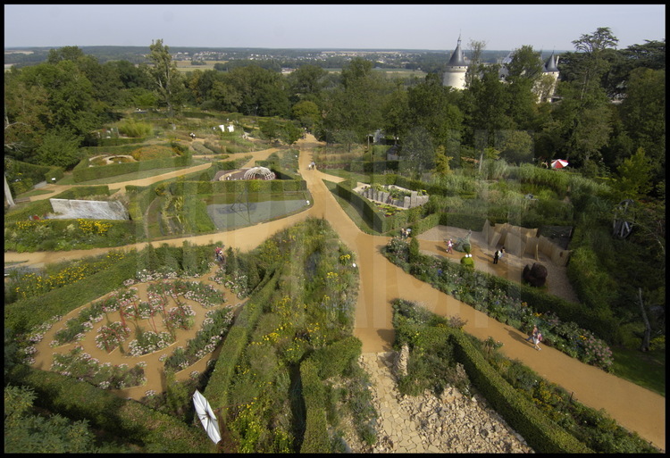 Les jardins du Château de Chaumont sont parmi les plus admirables de la vallée de la Loire. Petite tracasserie administrative, ils appartiennent à la région, contrairement au Château qui est propriété de l’état.  Cela provoque quelques soucis de gestion, d’où la proposition de cession du Ministère de la Culture.